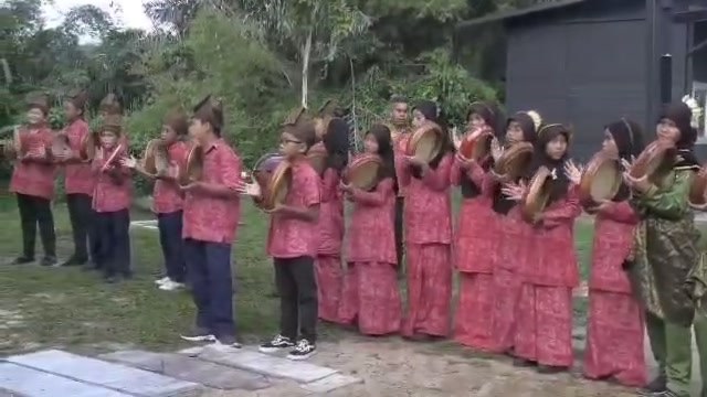 Sekumpulan peserta menyertai program di kawasan luar Qudwahstay